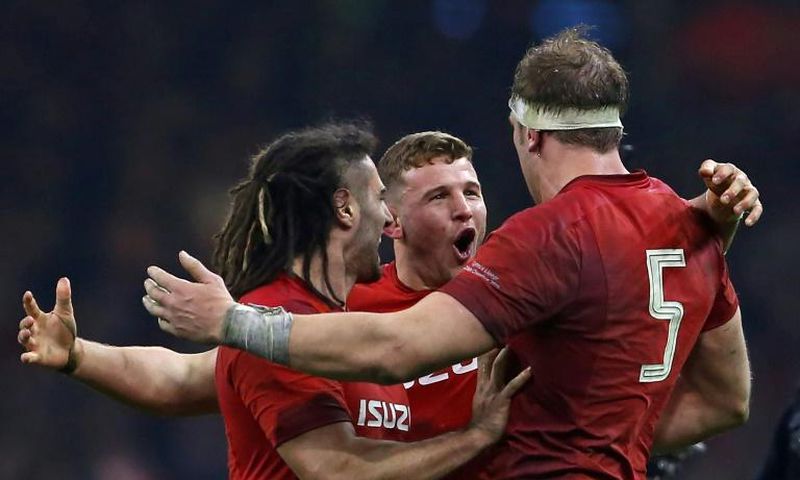 Wales produced a brilliant second-half performance to beat England and keep alive their hopes of a third Six Nations Grand Slam under Warren Gatland