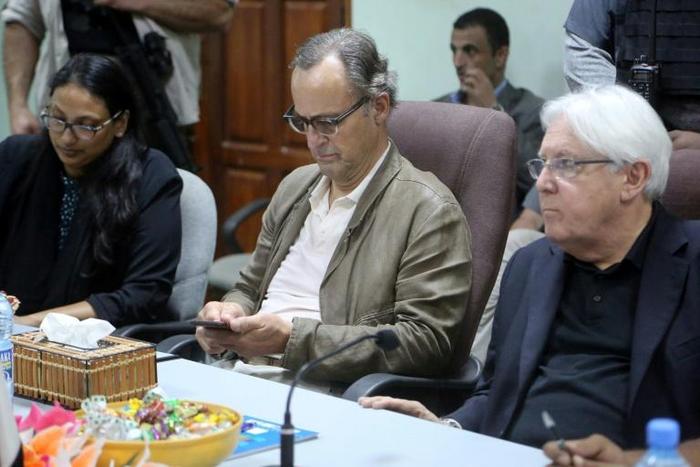 The head of the UN mission in Yemen, Patrick Cammaert (C) and Special Envoy Martin Griffiths (R) meet Huthi-appointed local officials in the Red Sea port city of Hodeida on January 29, 2019