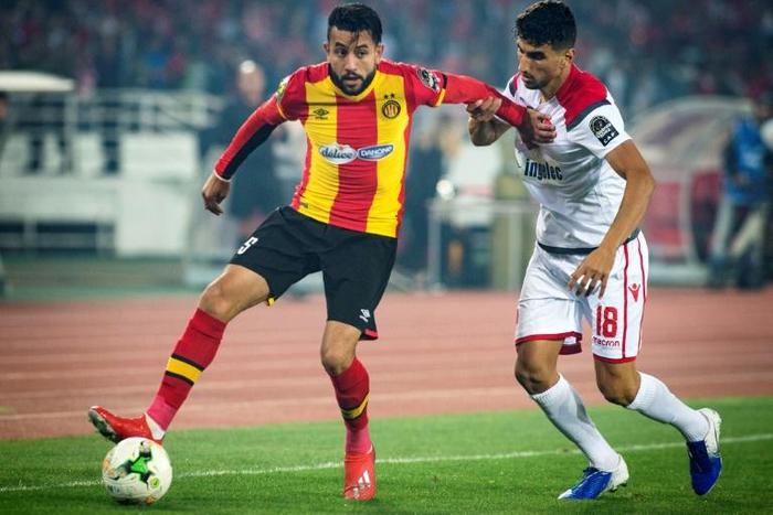 Ghailene Chaalali (L) of Esperance Tunis holds off Walid el Karti of Wydad Casablanca during the first leg of the 2019 CAF Champions League final in Rabat