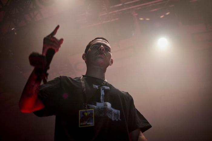 Rapper Wins Fans With a Snarling Critique of Brexit Britain