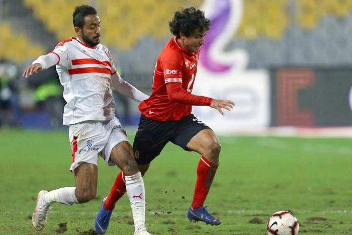 Zamalek of Egypt midfielder Mahmoud Kahraba (L) scored the goal that won the CAF Confederation Cup semi-final against Etoile Sahel of Tunisia.