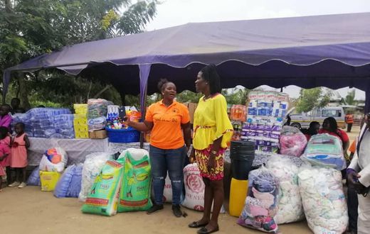 Gifty Hammond donates to orphans