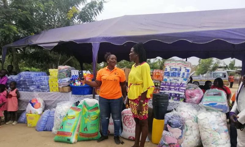 Gifty Hammond donates to orphans