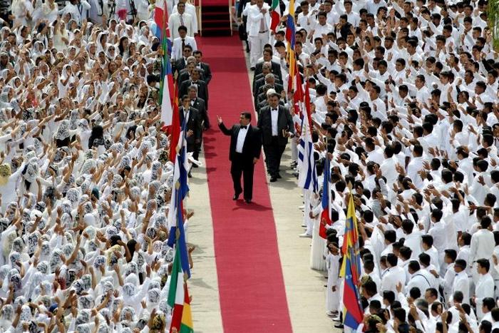Naason Joaquin Garcia, leader of the "La Luz del Mundo" church, walks among his followers in Guadalajara in August 2018