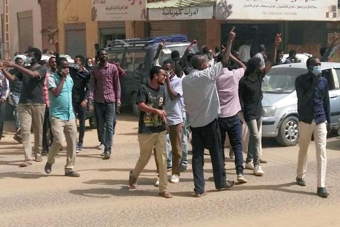 Sudanese protesters take part in an anti-government rally in downtown Khartoum in support of demonstrators detained in the weeks of protests against President Omar al-Bashir's iron-fisted rule