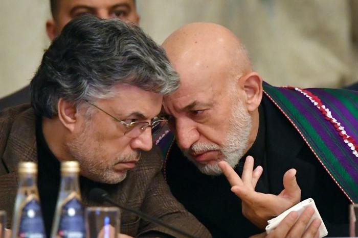 Former Afghan president Hamid Karzai (R) is set to attend this week's meeting in Moscow