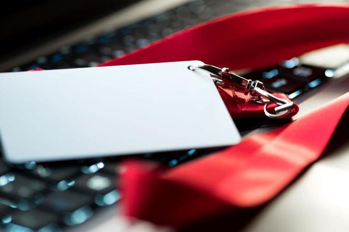 Officials Warn Drivers Not To Wear Lanyards