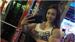 Beautiful woman breaks the internet with her muscular body (photos)