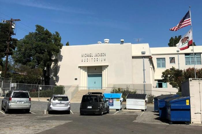 Parents have voted to decide whether to drop Michael Jackson's name from the Gardner School auditorium