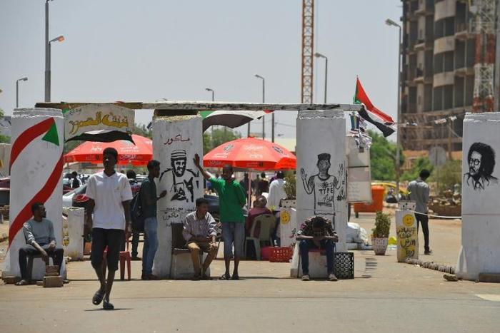 Sudanese graffiti artists commemorate five protesters shot dead at a longrunning sit-in outside army headquarters overnight in what protest leaders charged was a bid to derail talks with the country's military rulers