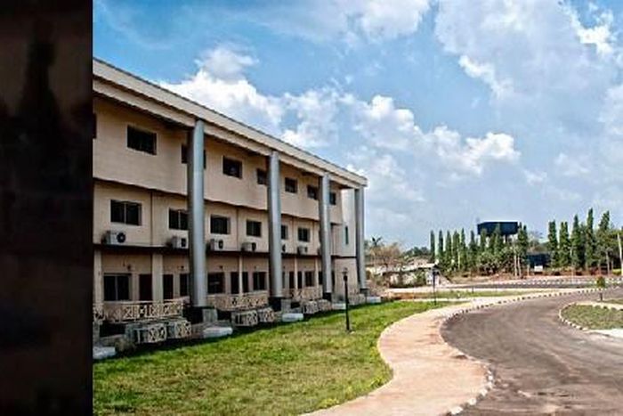 Female university student jumps down a 3-storey building over Val’s Day gift (Video)