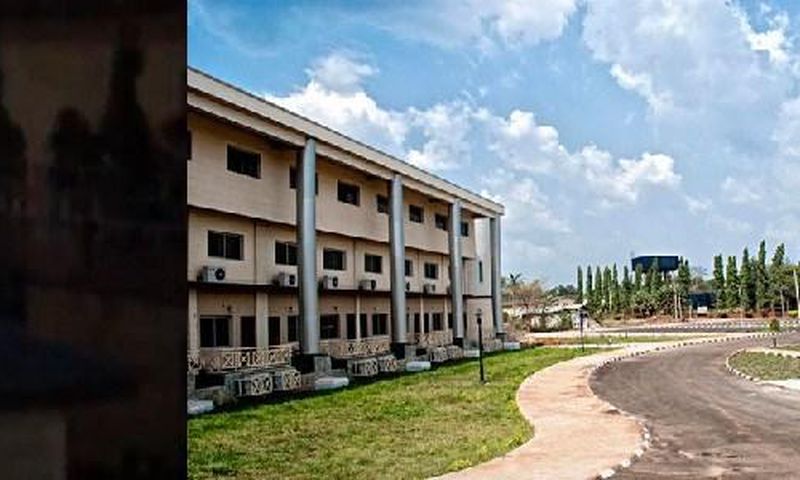 Female university student jumps down a 3-storey building over Val’s Day gift (Video)
