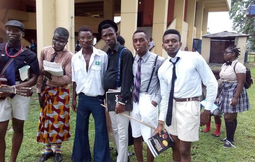 Students celebrating old school day (Giststudents)