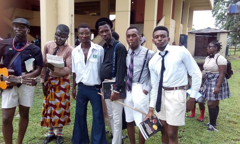 Students celebrating old school day (Giststudents)