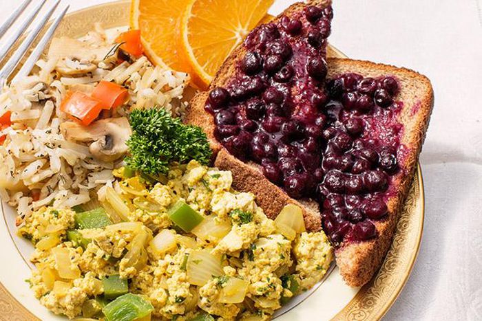Green pepper tofu scramble with toast