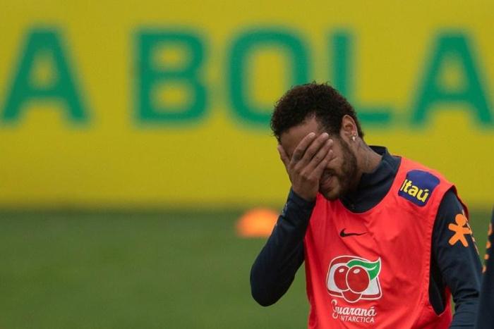 Brazil's footballer Neymar takes part in a training session at the Granja Comary sport complex in Teresopolis, Brazil, on June 02, 2019, ahead of the Copa America football tournament