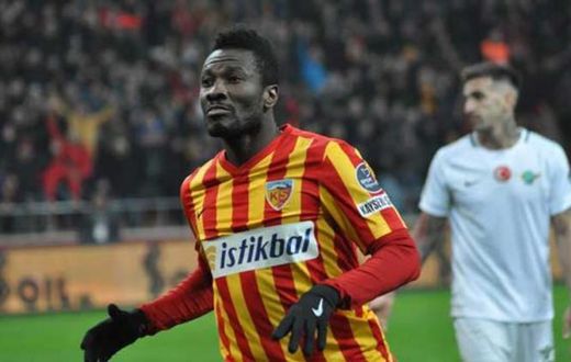 Asamoah Gyan scores a brace