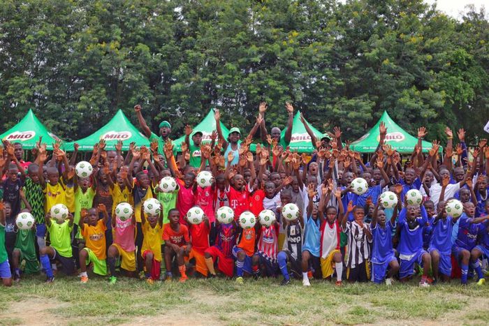Stephen Appiah leads soccer clinic ahead of Zone 2 competition