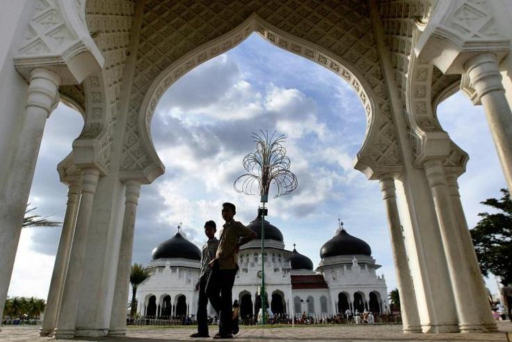 There are hundreds of thousand of mosques in Indonesia with the five-times-a-day call to prayer heard everywhere in the biggest cities and smallest towns