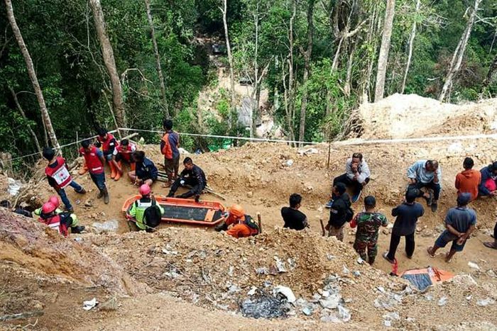 The rescue effort at the remote site on Indonesia's Sulawesi island has been hampered by steep terrain and unstable soil conditions