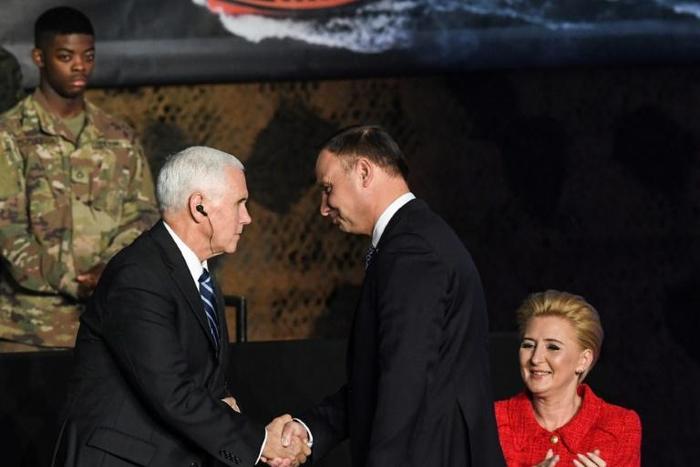 US Vice President Mike Pence (L) and Polish President Andrzej Duda said the rocket system purchase would significantly increase Warsaw's military strength