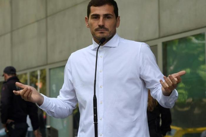 Porto's Spanish goalkeeper Iker Casillas has been asked to stay on at the club despite suffering a heart attack in training