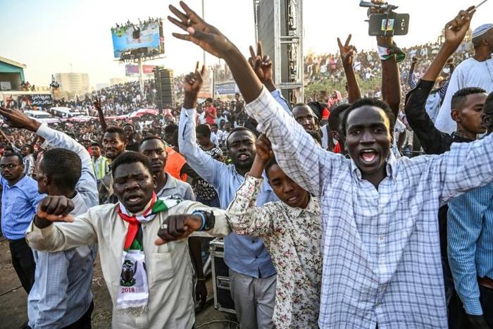 Sudan protest leaders have called for a 'million-strong' march to put pressure on the army as talks drag on over who should run the country