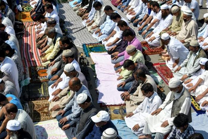 Kashmiri Muslims pray during the last Friday of the holy month of Ramadan at Kashmir's grand mosque in Srinagar