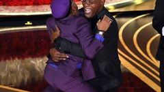 The moment Spike Lee jumped on Samuel L. Jackson during the awards night [PULSE]