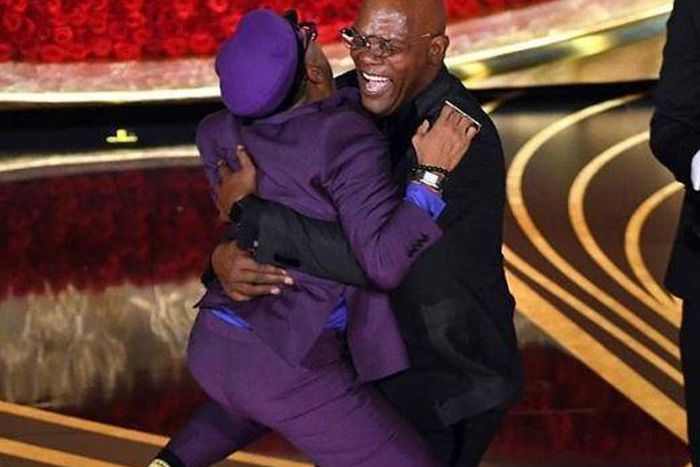 The moment Spike Lee jumped on Samuel L. Jackson during the awards night [PULSE]