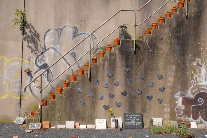 Twently-one were crushed, trampled to death or suffocated in the 2010 crowd panic around a pedestrian tunnel at the festival in Duisburg