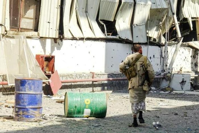Yemeni pro-government forces walk through destruction in the port city of Hodeida in November 2018: the UN is calling on both sides to honor an agreement to pull out of key ports including Hodeida