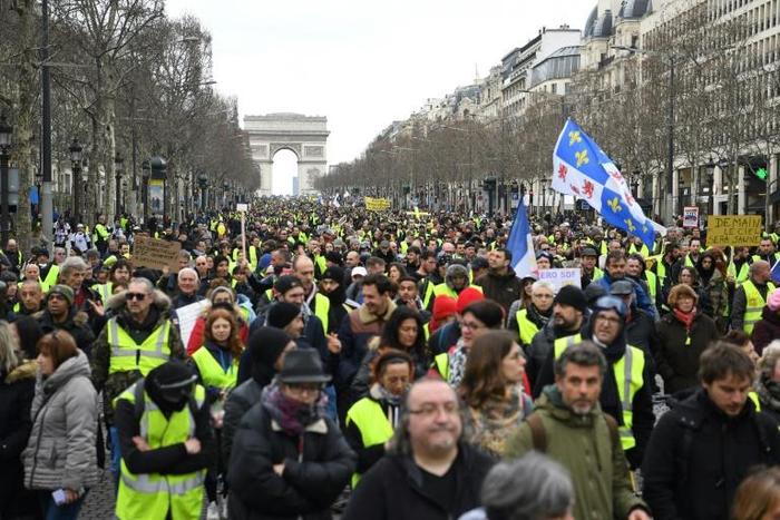 'Yellow vest' protesters on the streets of Paris for the 16th consecutive weekend