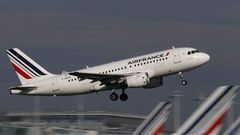 Air France A380 flight carrying over 500 passengers turns back after engine failure