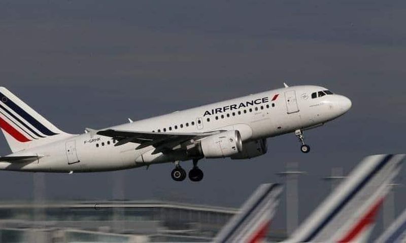 Air France A380 flight carrying over 500 passengers turns back after engine failure