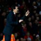 Arsenal manager Unai Emery talks with German midfielder Mesut Ozil