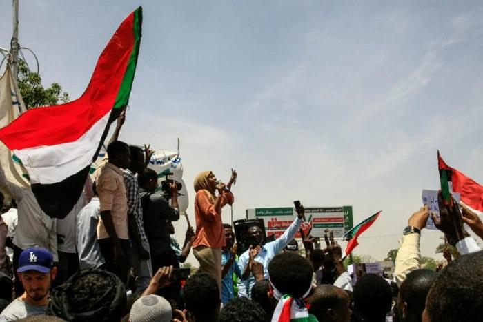 Sudanese protesters chant slogans during a rally outside the army complex in Sudan's capital Khartoum on April 20, 2019