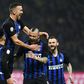 Inter Milan midfielder Radja Nainggolan (2R) celebrates after scoring the winner