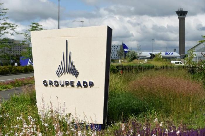 Le logo d'ADP à l'aéroport de Roissy, en juin 2018