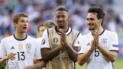 Jerome Boaten in the middle