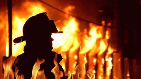 Man found hanging on tree after allegedly setting house ablaze, killing wife, 6 children