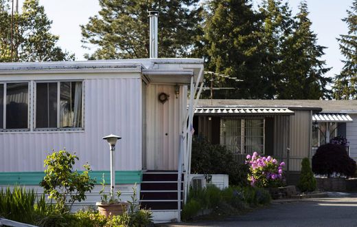 For Seattle's Last Mobile Home Owners, the Clock Is Ticking