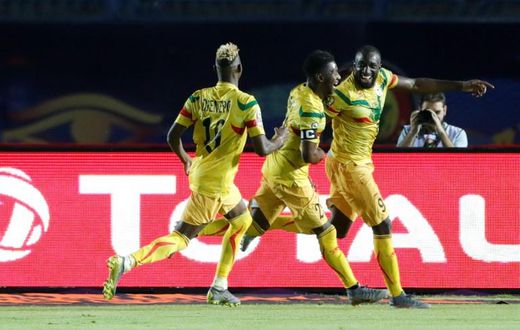 Moussa Marega (R) tucked away a penalty as Mali made a winning start