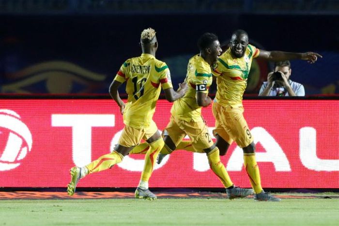 Moussa Marega (R) tucked away a penalty as Mali made a winning start