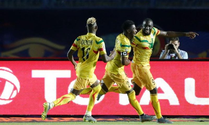 Moussa Marega (R) tucked away a penalty as Mali made a winning start