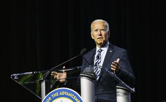 Booker and Biden Exchange Jabs on Race Ahead of Next Democratic Debate