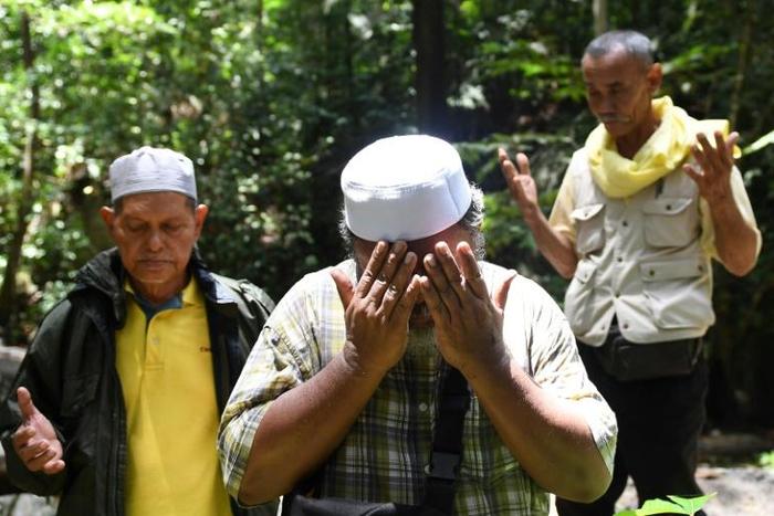 A handful of traditional Malaysian shamans have conducted rituals to help locate a missing teenage girl