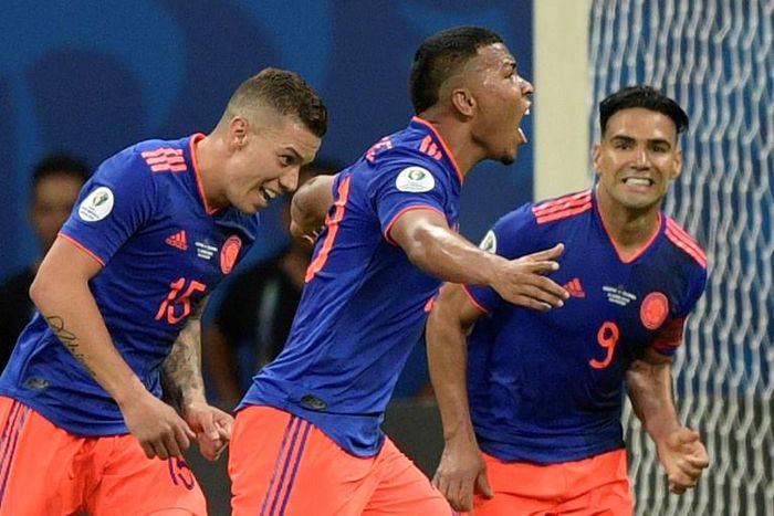 Roger Martinez (center) celebrates the opening goal as Colombia beat Argentina 2-0 in Salvador