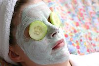 Cucumbers and puffy eyes (photocredit: SheKnows)