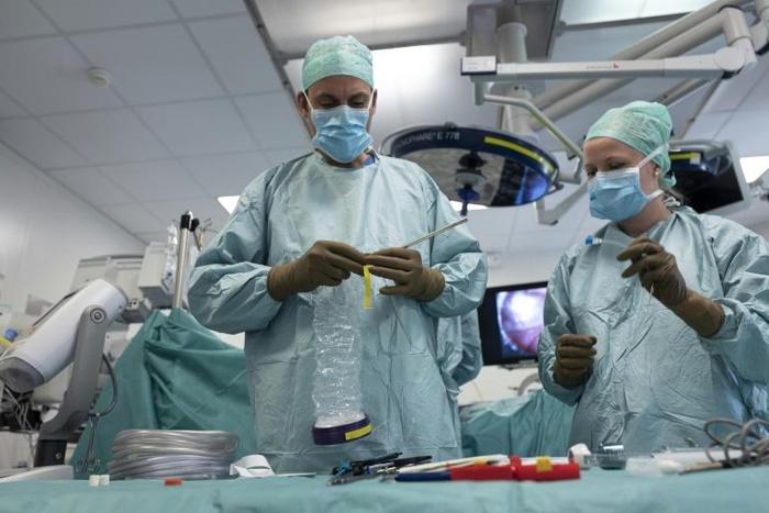 Surgeons at Georges-Francois Leclerc hospital in Dijon have begun treating some cancer patients with an aerosol-delivered chemotherapy treatment